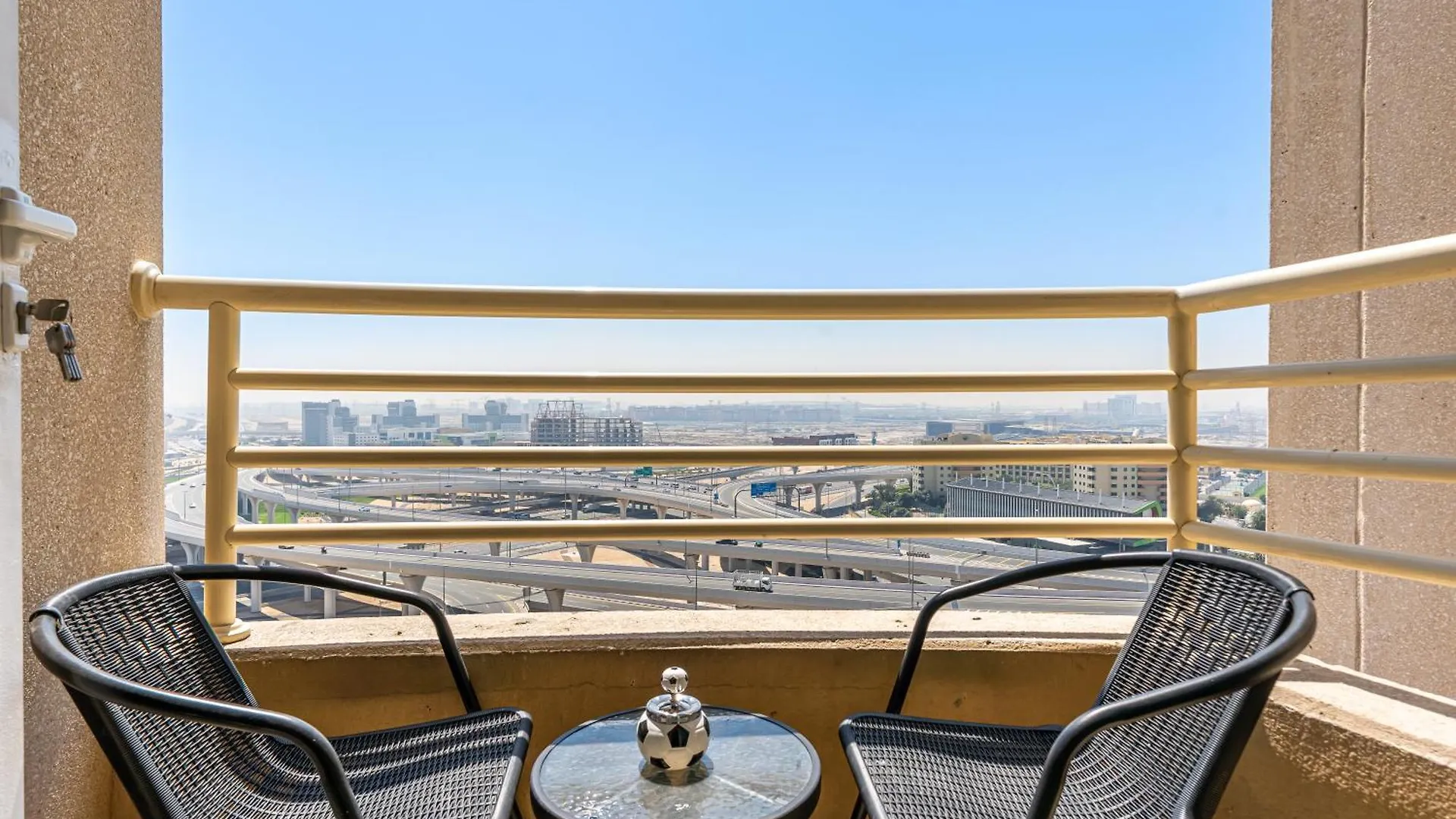 Lovely 1Bed With Balcony, Parking, Pool And Gym Dubai Apartment
