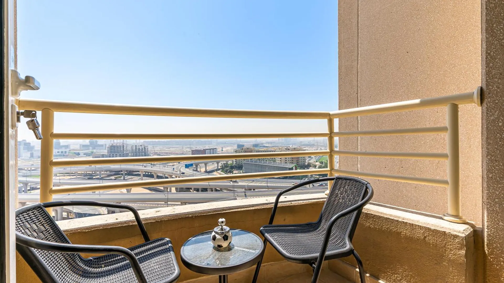 Lovely 1Bed With Balcony, Parking, Pool And Gym Dubai Verenigde Arabische Emiraten