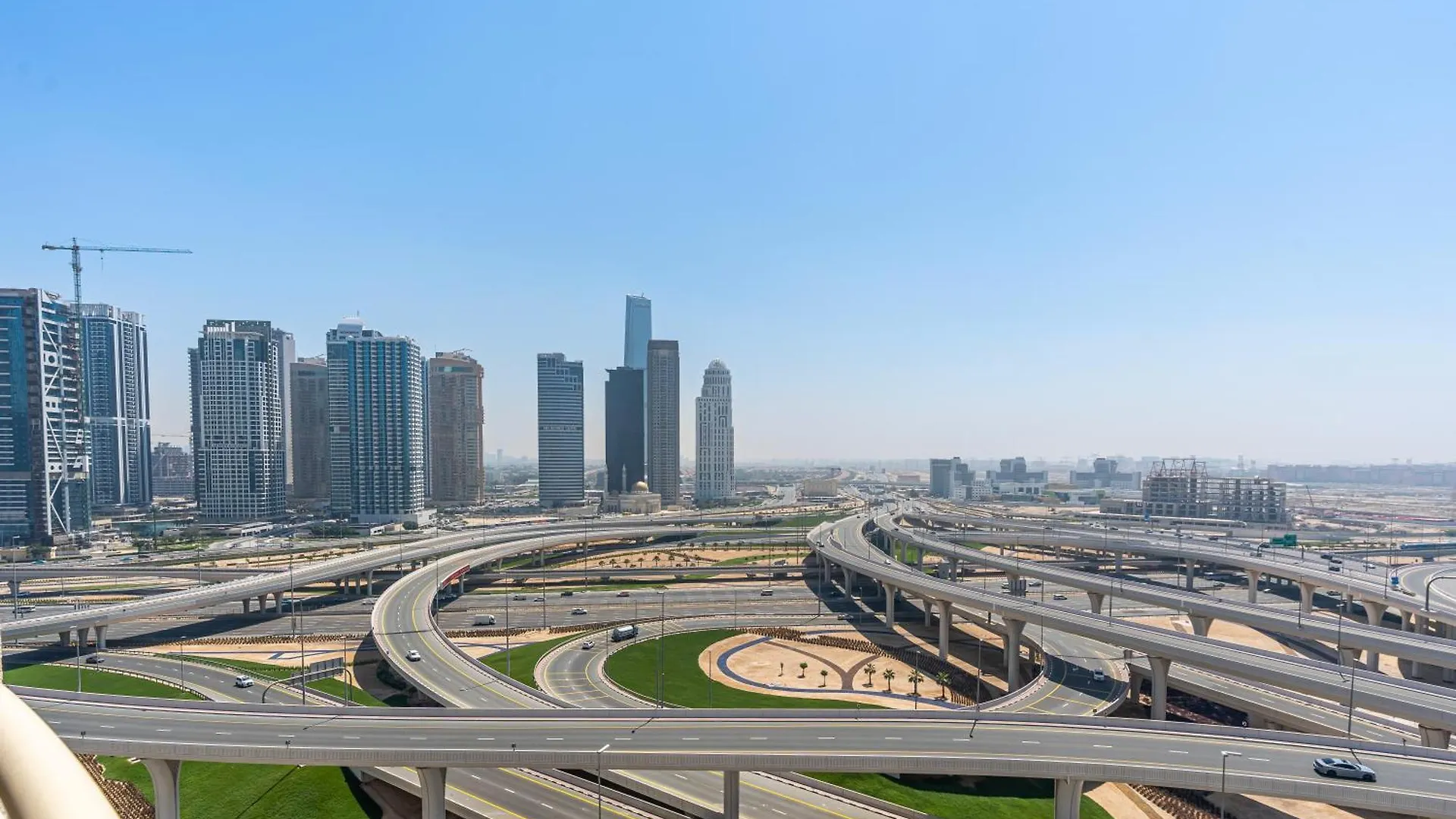 Lovely 1Bed With Balcony, Parking, Pool And Gym Dubai 0*,  Verenigde Arabische Emiraten
