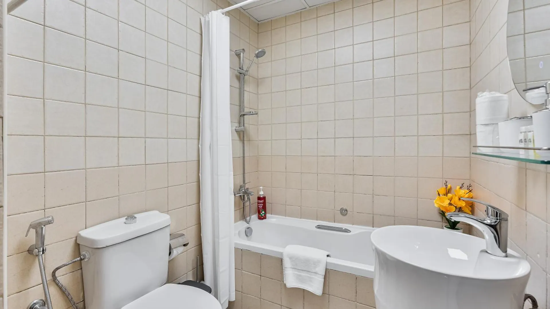 Appartement Lovely 1Bed With Balcony, Parking, Pool And Gym Dubai