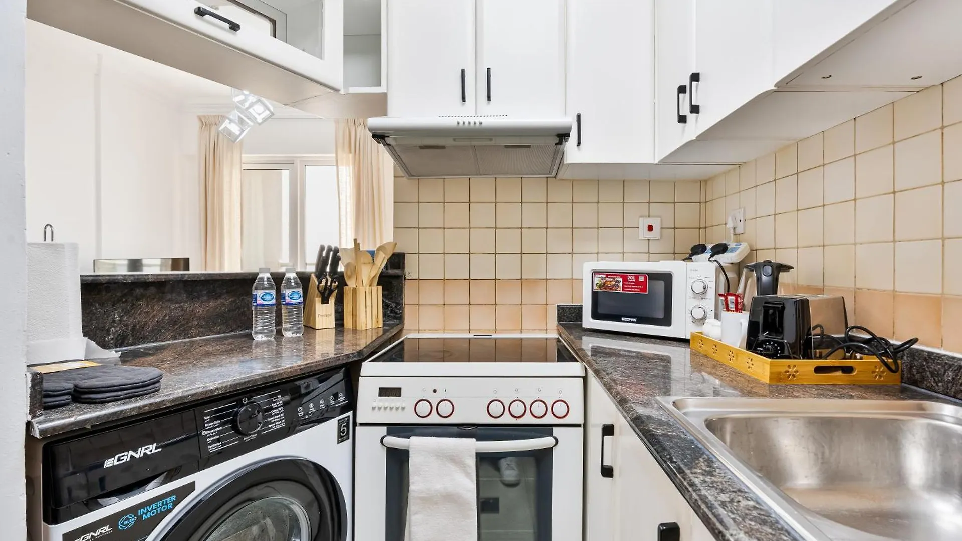 Appartement Lovely 1Bed With Balcony, Parking, Pool And Gym Dubai